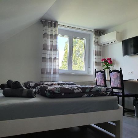 Monostor Panzio Bed and Breakfast Komárom Buitenkant foto